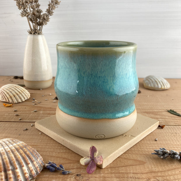 Mug en céramique Caraïbes ondulé 250 ml - fait main et lavable au lave-vaisselle