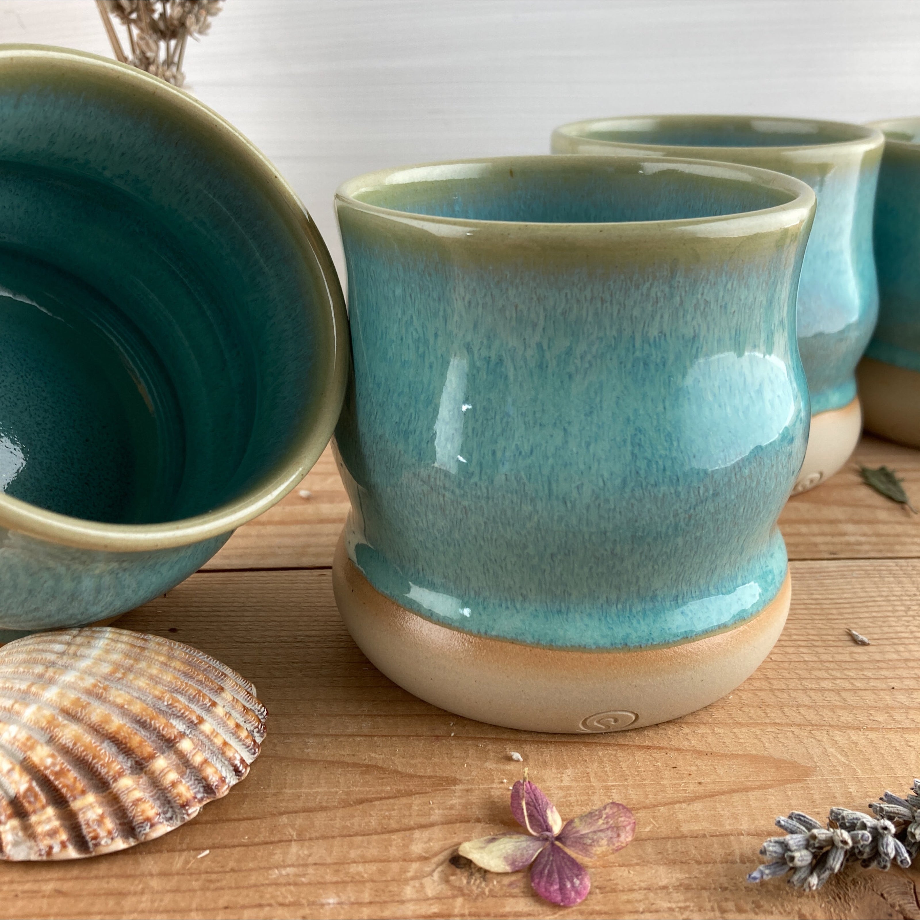 Ceramic mug Caribbean wavy 250 ml - handmade and dishwasher safe